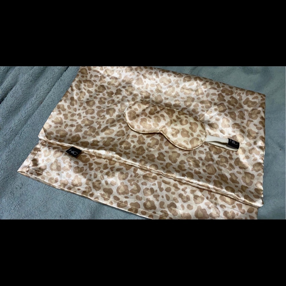 ❤️❤️ Hallmart Collectibles Satin Pillow Case And Eye Mask - Animal Print